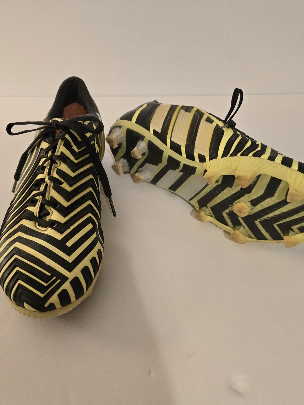 Adidas Mens Predator Black/White/Yellow Soccer Cleats 6.5 UEFA Champions League